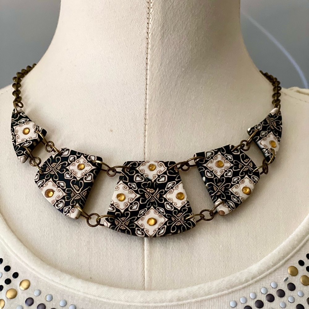KT Wearable Art handcrafted choker style necklace.